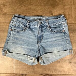 American Eagle Women’s Size 8 Midi Jean Shorts Light Blue Super Super Stretch
